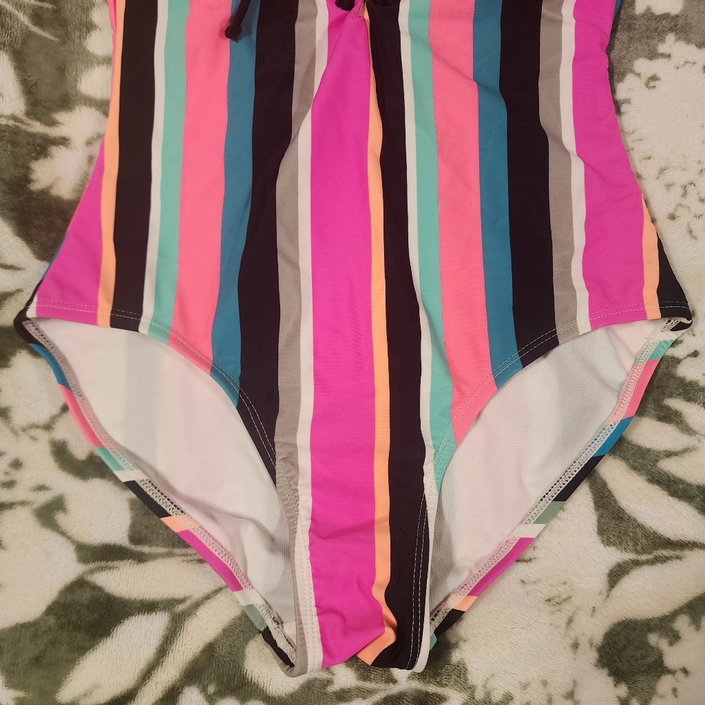 5/$40 🎉 No boundaries Swimsuit - Picture 3 of 5